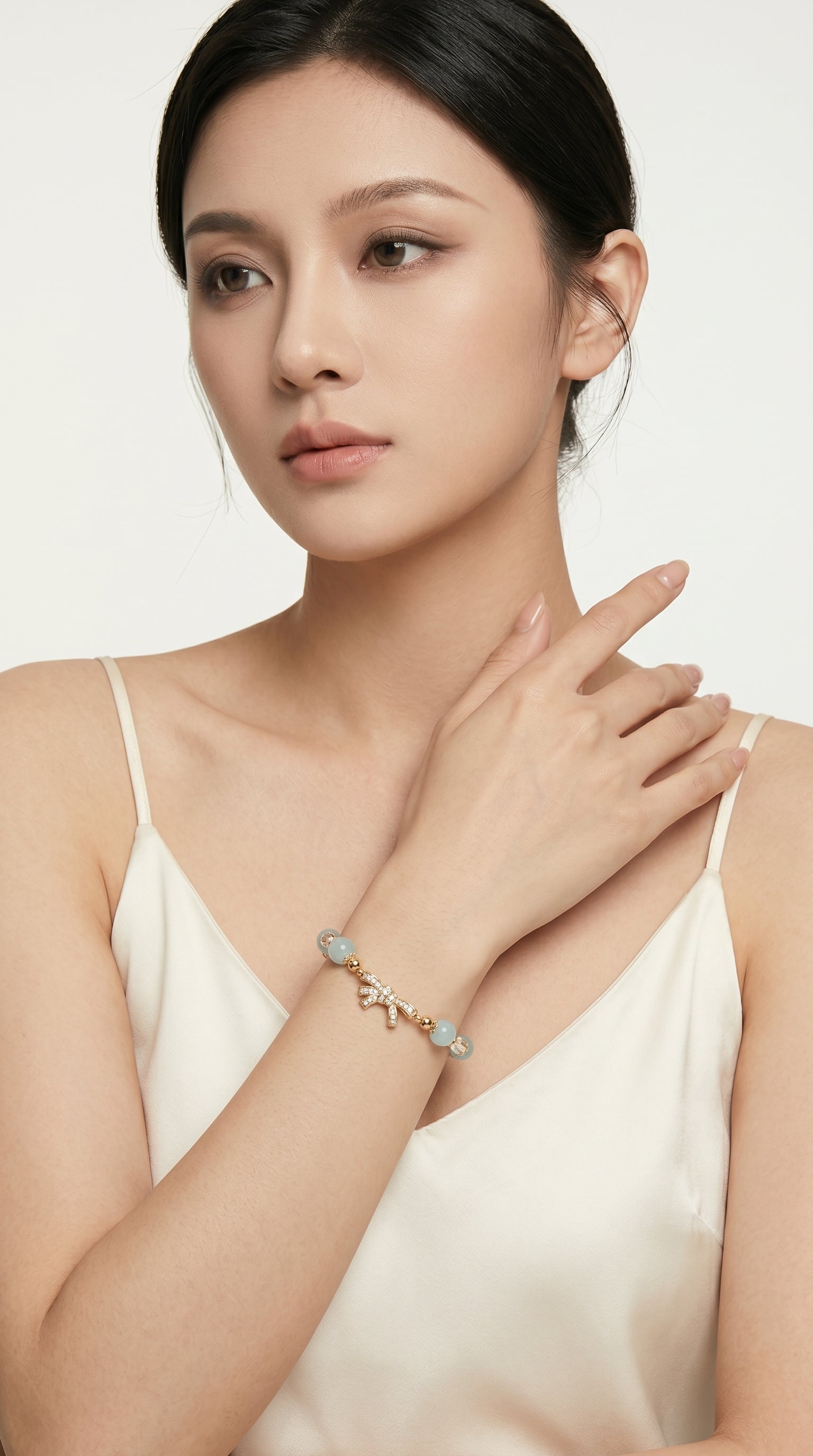 aquamarine-bracelet wrist