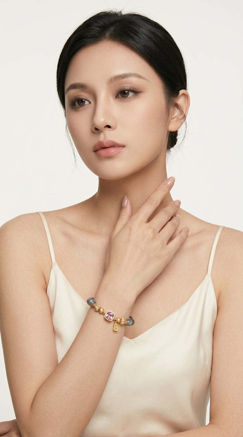 grey-moonstone-bracelet wrist