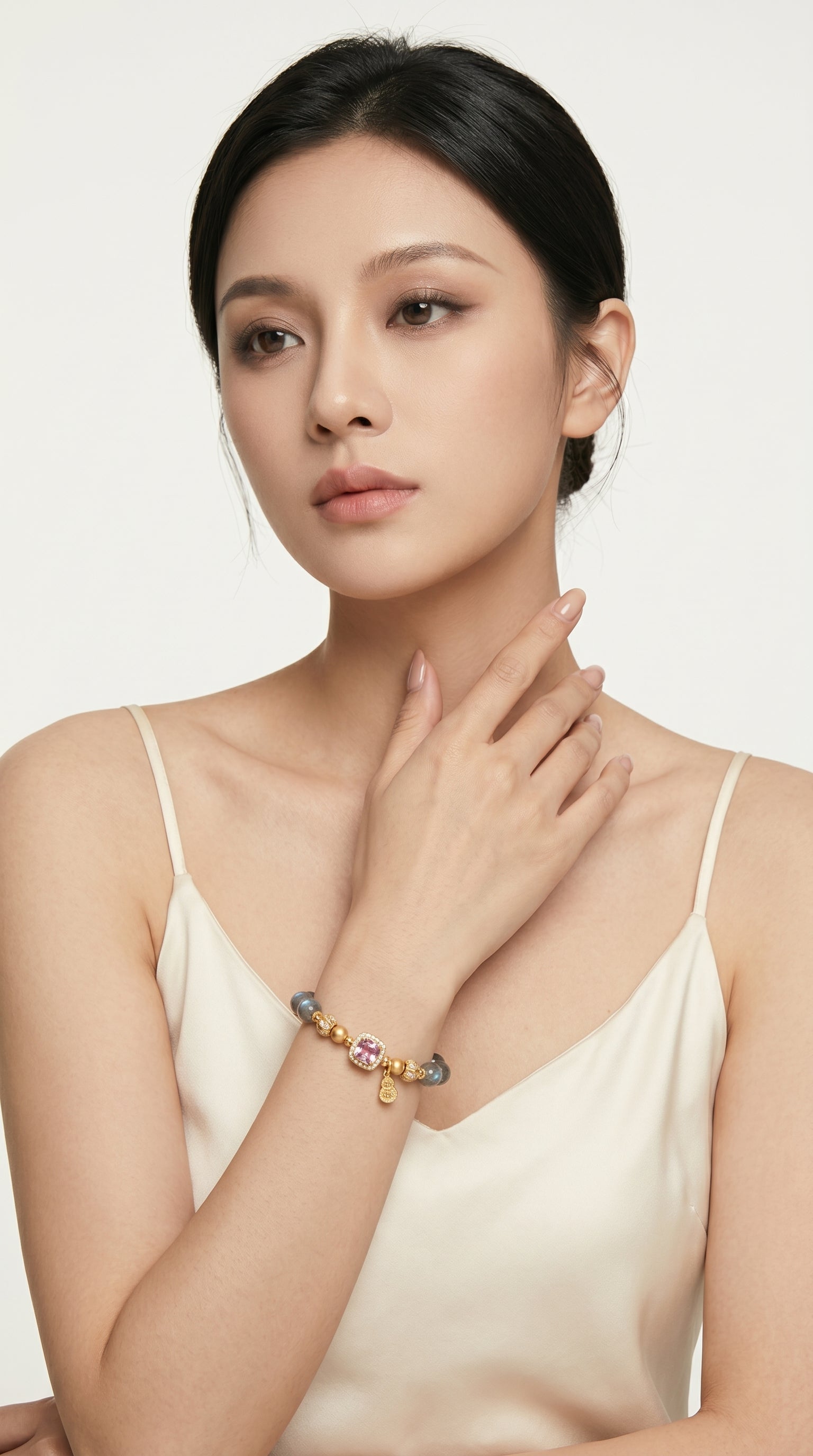 grey-moonstone-bracelet wrist